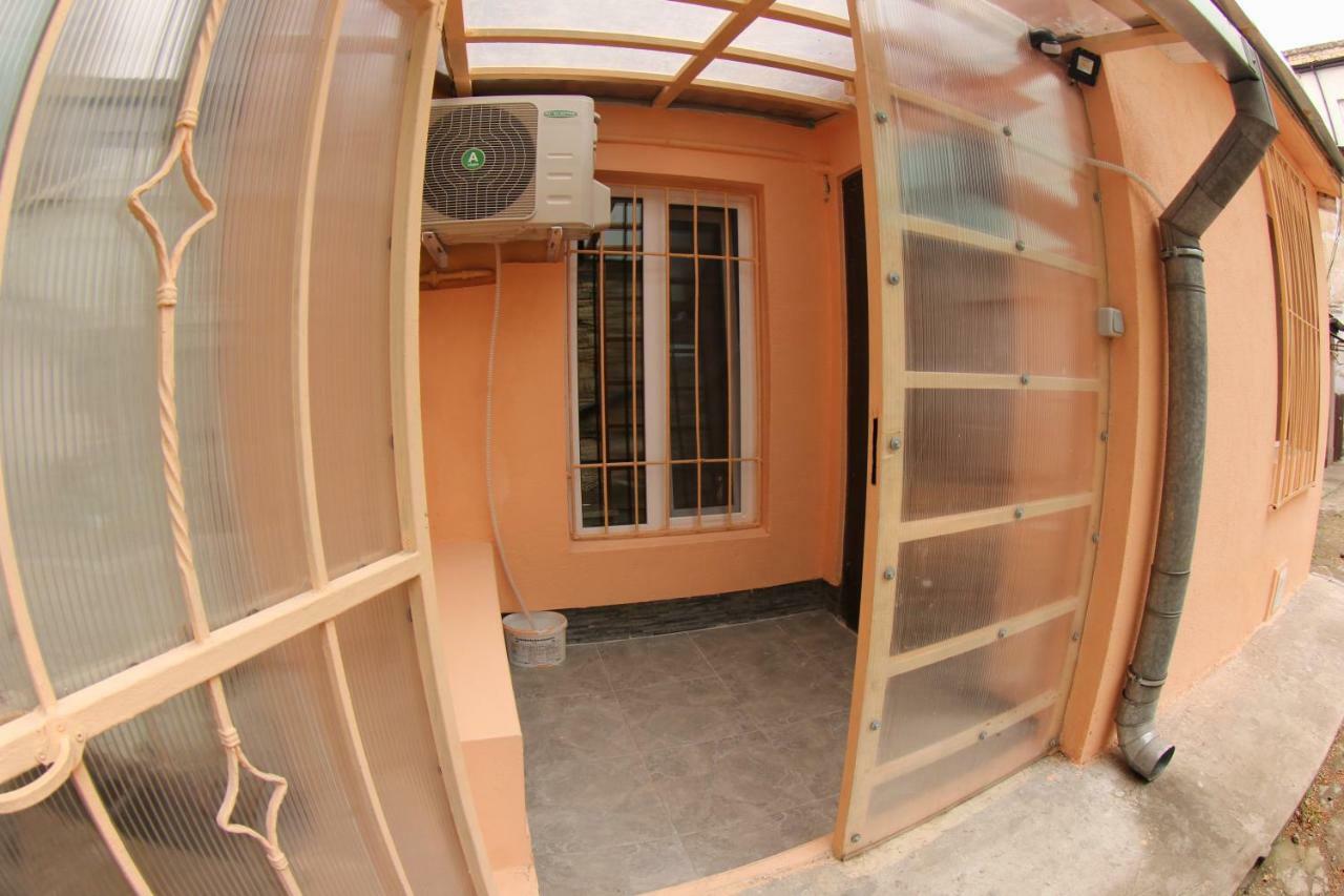 Apartment On Gimnazycheskaya オデッサ エクステリア 写真